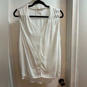 Velvet by Graham & Spencer Sleeveless White Top. Sz M. EUC